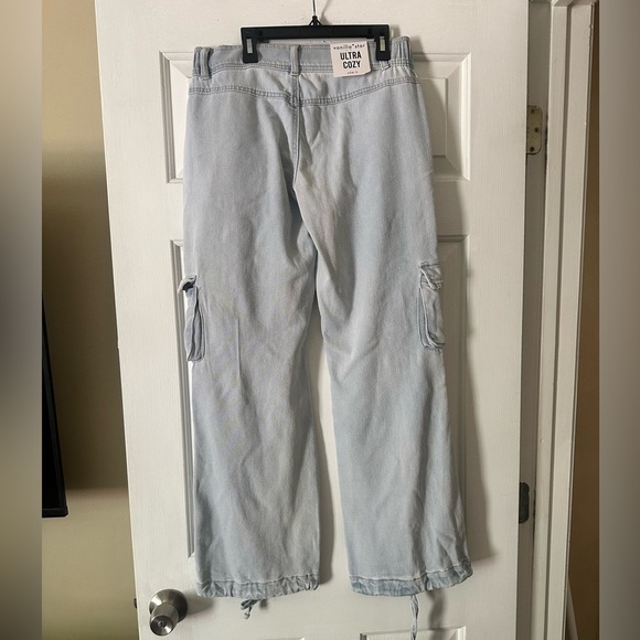 Vanilla Star cargo jeans with elastic waistband. Size 0. New with tags. - Picture 2 of 4